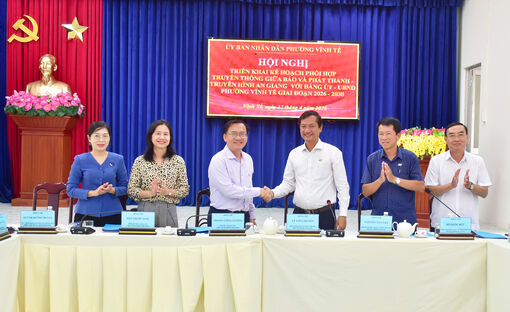 Phối hợp tuyên truyền giữa Báo và Phát thanh - Truyền hình An Giang 
với phường Vĩnh Tế