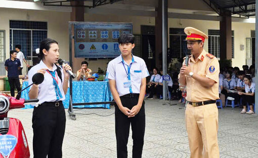Tuyên truyền pháp luật về an toàn giao thông đến hơn 1.500 học sinh đặc khu Phú Quốc