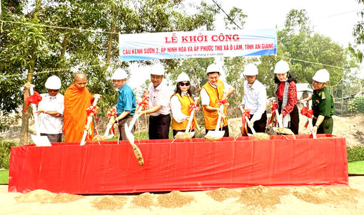 Chính quyền xã Ô Lâm khởi công xây dựng cầu Kênh Sườn 2