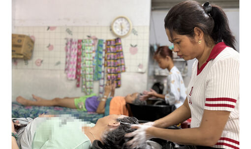 Dịch vụ nhỏ đắt hàng mùa nóng