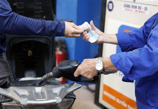 Giảm thuế xăng dầu 0%: Trợ lực cho nền kinh tế và người dân