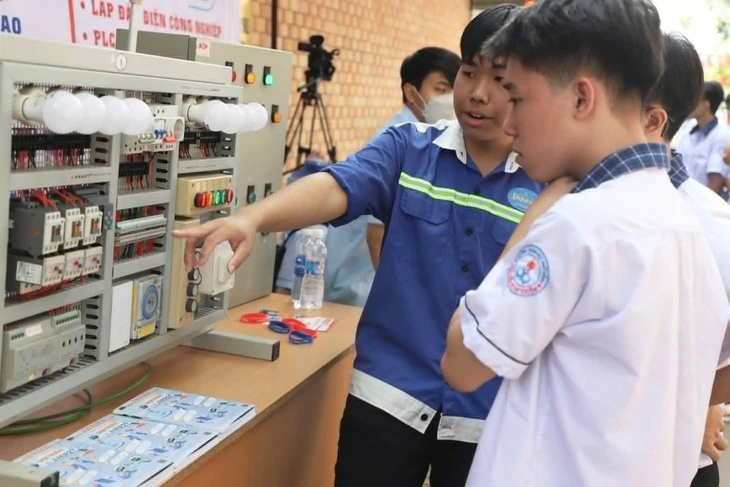 Rộng cửa với cao đẳng, trường nghề