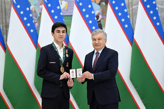 Kỳ thủ 20 tuổi Sindarov nhận huân chương danh giá từ Tổng thống Uzbekistan