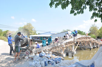 Những cây cầu từ sức dân ở Vân Khánh