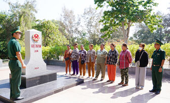 Xây dựng thế trận lòng dân vững chắc nơi biên cương