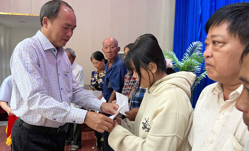 Gắn xây dựng Đảng với việc dân sinh