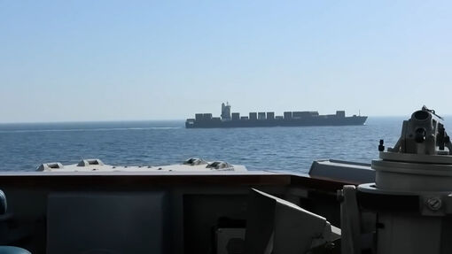 Mỹ bắt giữ tàu chở hàng treo cờ Iran tại Vịnh Oman