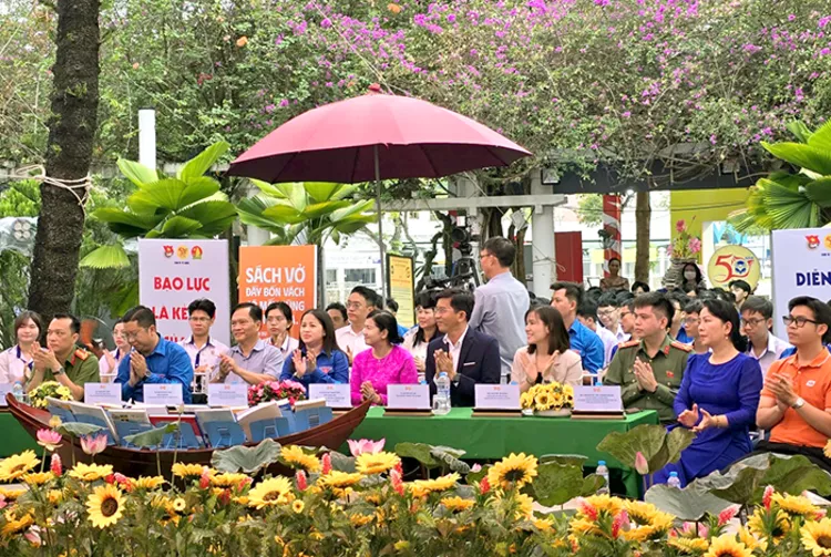 Diễn đàn “Xây dựng tình bạn đẹp - Nói không với bạo lực học đường”