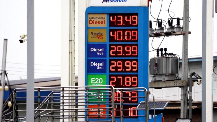 Giá dầu Mỹ tăng 7,5% do căng thẳng Trung Đông leo thang