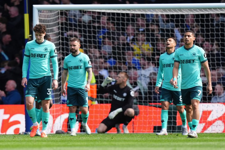 Xác định đội đầu tiên xuống hạng tại Premier League