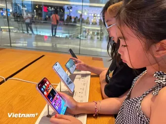 Điều gì đứng sau làn sóng cấm trẻ em dùng mạng xã hội trên toàn cầu?