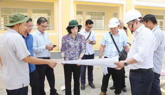 Phó Chủ tịch UBND tỉnh An Giang Nguyễn Thị Minh Thúy khảo sát đầu tư hạ tầng giáo dục và y tế tại các xã biên giới
