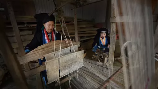 Bản sắc tộc người trong phát triển du lịch