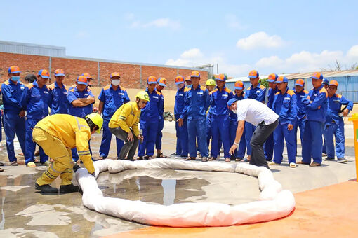 Chủ động ứng phó sự cố tràn dầu