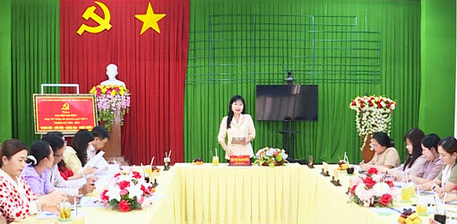 Đồng chí Trần Thị Thanh Hương làm việc với Ban Thường trực Hội Liên hiệp Phụ nữ tỉnh