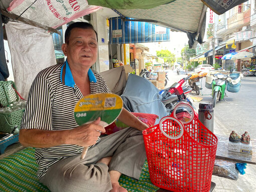 Mưu sinh từ nghề đấm bóp