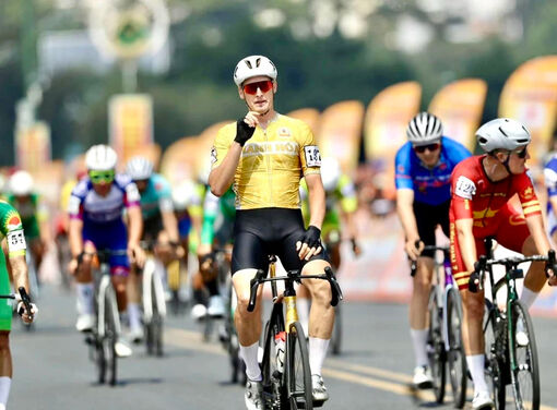 Ngoại binh đem về chiến thắng chặng thứ 2 cho Thanh Hóa ở Cúp truyền hình TP. Hồ Chí Minh