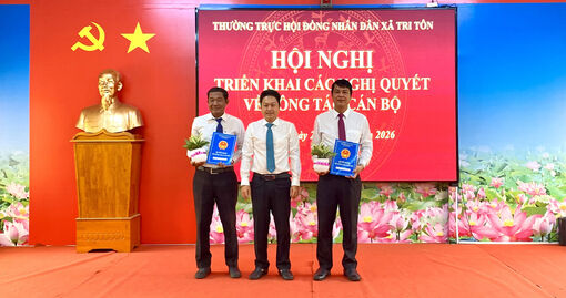 HĐND xã Tri Tôn triển khai các nghị quyết về công tác cán bộ