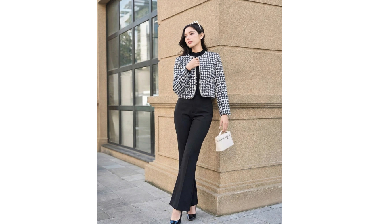 Chân dài miên man nhờ những chiếc quần ống loe cá tính