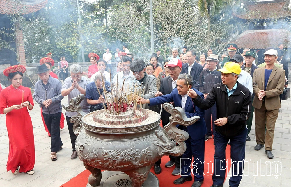 Hướng về đất cội nguồn