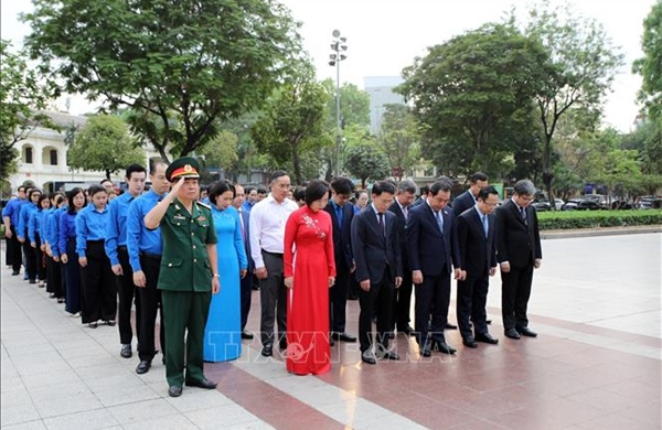 Lãnh đạo thành phố Hà Nội dâng hoa kỷ niệm 156 năm Ngày sinh V.I.Lenin