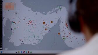 Hàng chục nghìn thủy thủ mắc kẹt tại eo biển Hormuz