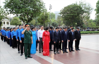 Lãnh đạo thành phố Hà Nội dâng hoa kỷ niệm 156 năm Ngày sinh V.I.Lenin