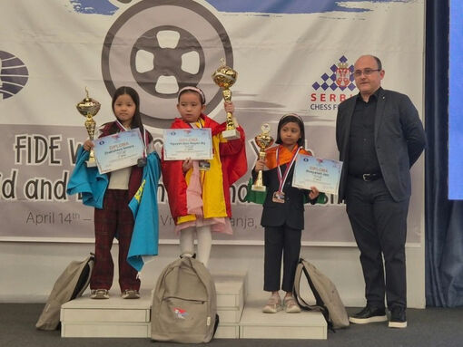 Bé gái 8 tuổi người Việt giành huy chương vàng giải cờ vua thế giới