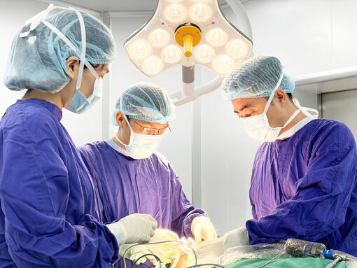 Vinmec Nha Trang tiên phong đưa kỹ thuật phẫu thuật nội soi điều trị ung thư tuyến giáp không sẹo về Khánh Hòa