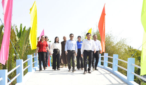 Xây cầu, vun đắp niềm tin