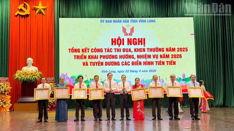 Vĩnh Long tổng kết thi đua và tuyên dương các điển hình tiên tiến