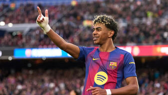 Barca đẩy Real Madrid đến gần cảnh tay trắng