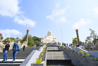 Du lịch vào mùa đón du khách dịp Giỗ Tổ