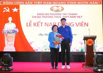 Lời chia sẻ đặc biệt của nguyên Phó Chủ tịch nước với học sinh kết nạp Đảng