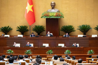 Thảo luận tại hội trường về dự thảo Nghị quyết thực hiện thí điểm chế định Luật sư công