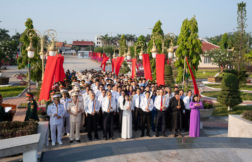 Lãnh đạo tỉnh An Giang viếng Nghĩa trang liệt sĩ tỉnh