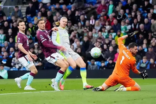 Manchester City vượt qua Arsenal, leo lên đỉnh bảng Premier League