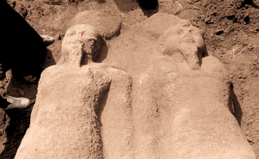 Ai Cập phát hiện tượng khổng lồ khắc họa vua Ramses II
