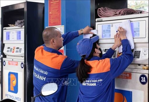 Giá xăng dầu hôm nay (24/4): Xăng dầu trong nước giảm giá