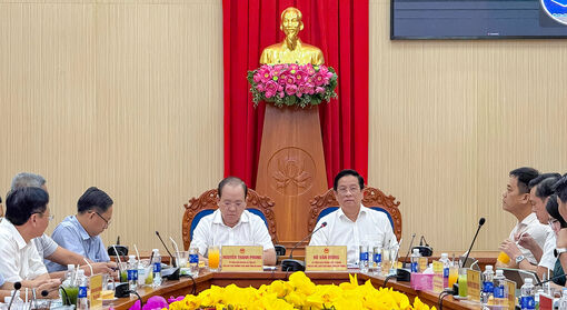 Chủ tịch UBND tỉnh An Giang Hồ Văn Mừng nghe báo cáo tiến độ dự án phục vụ Hội nghị APEC 2027