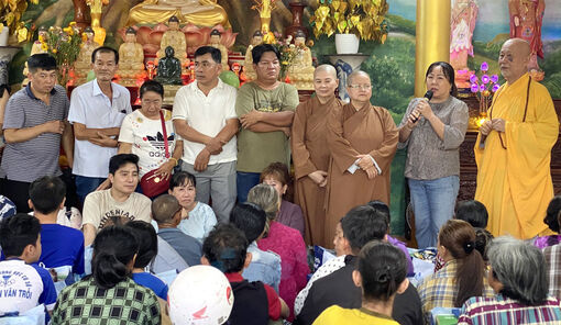 Tặng 150 phần quà cho hộ nghèo phường Tịnh Biên