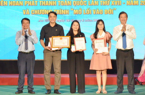 Tuyên dương tập thể, cá nhân có thành tích Liên hoan Phát thanh toàn quốc lần thứ XVII