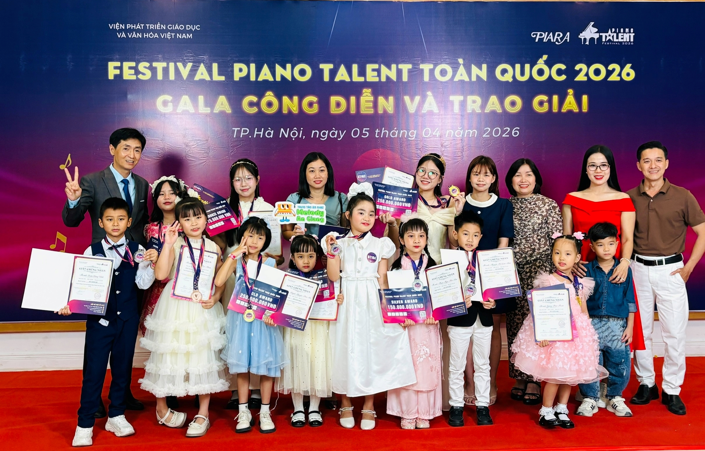 Chắp cánh ước mơ trên những phím đàn