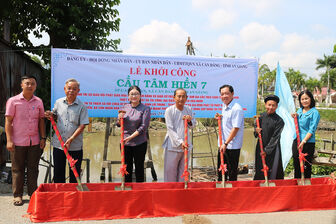 Xã Cần Đăng khởi công cất mới cầu Tâm Hiền 7