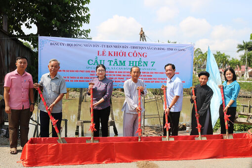 Xã Cần Đăng khởi công cất mới cầu Tâm Hiền 7