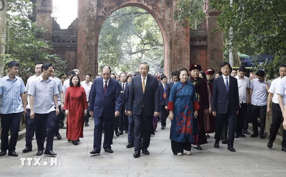 Tổng Bí thư, Chủ tịch nước Tô Lâm dâng hương tưởng niệm các Vua Hùng