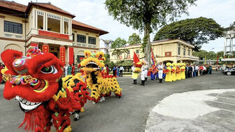 Vĩnh Long dâng hương và lễ vật tại nhà thờ Hùng Vương