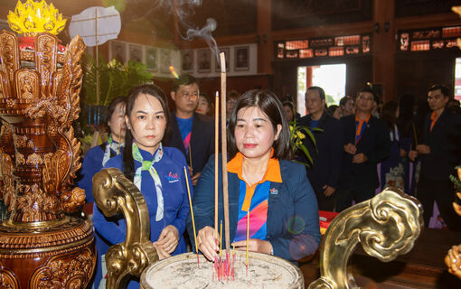 Ngân hàng Vikki chi nhánh Kiên Giang dâng hương tri ân các anh hùng liệt sĩ