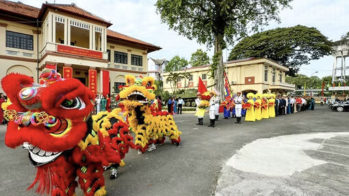 Vĩnh Long dâng hương và lễ vật tại nhà thờ Hùng Vương