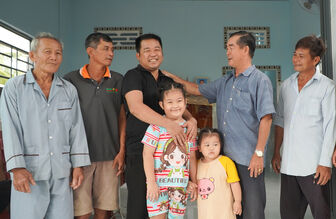 Bí thư chi bộ tận tụy vì dân